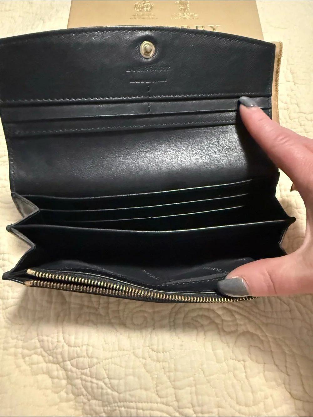 Burberry iconic Leather & Beige Check Wallet! Full inclusion with COA!!